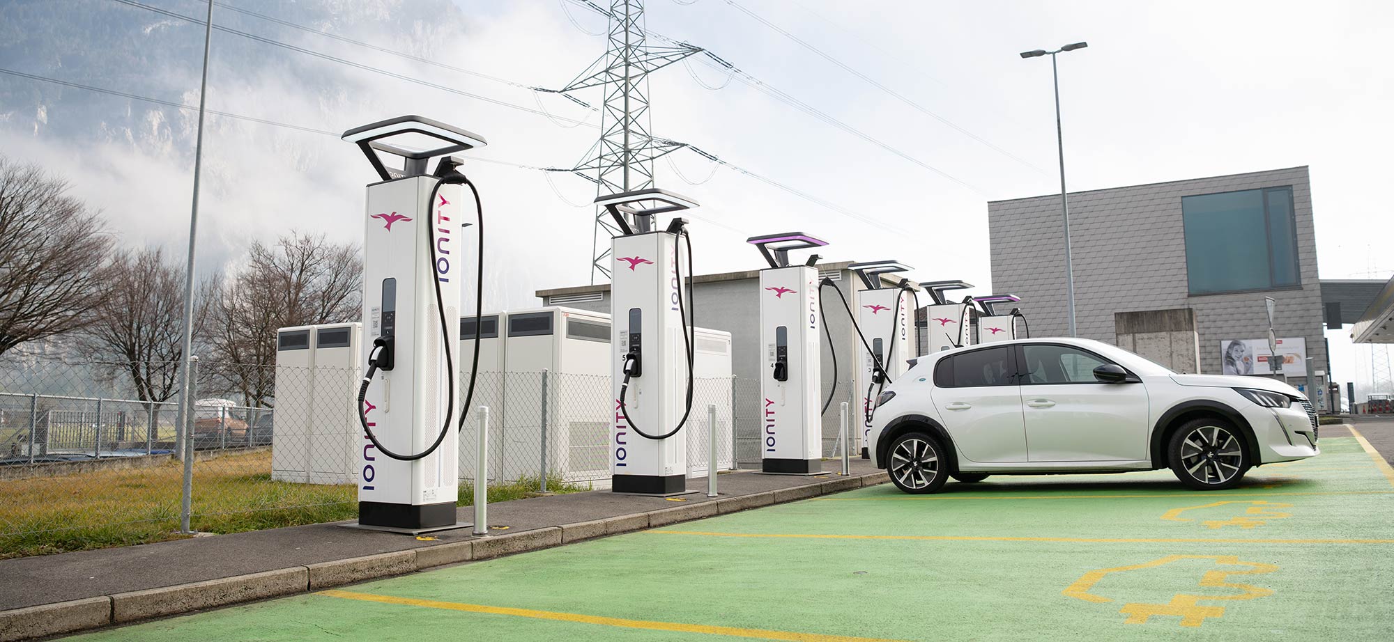 Ionity Ladestation für Elektroautos - Gotthard Raststätte Nord