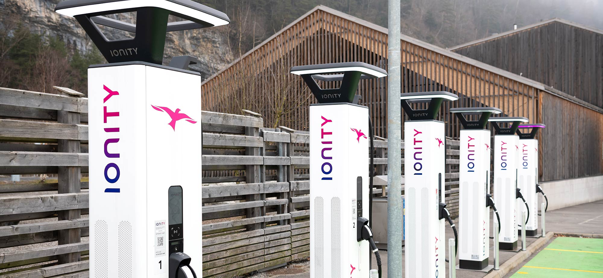 Ionity Ladestation für Elektroautos - Gotthard Raststätte Süd